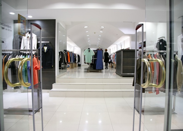 He-thong-cong-tu-an-ninh-va-cong-nghe-RFID-giup-ngan-ngua-trom-cap-cua-hang